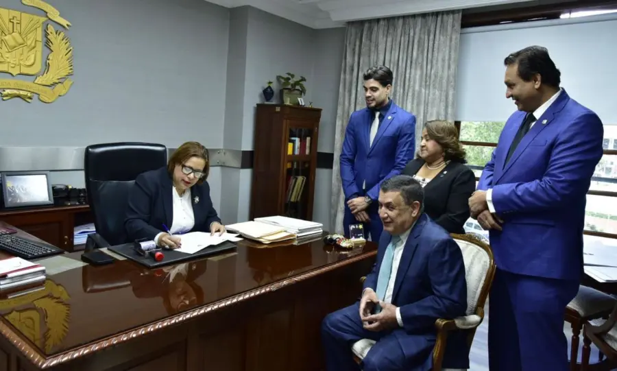 Diputados del pld retiran interpelacion on tra cnaciller
