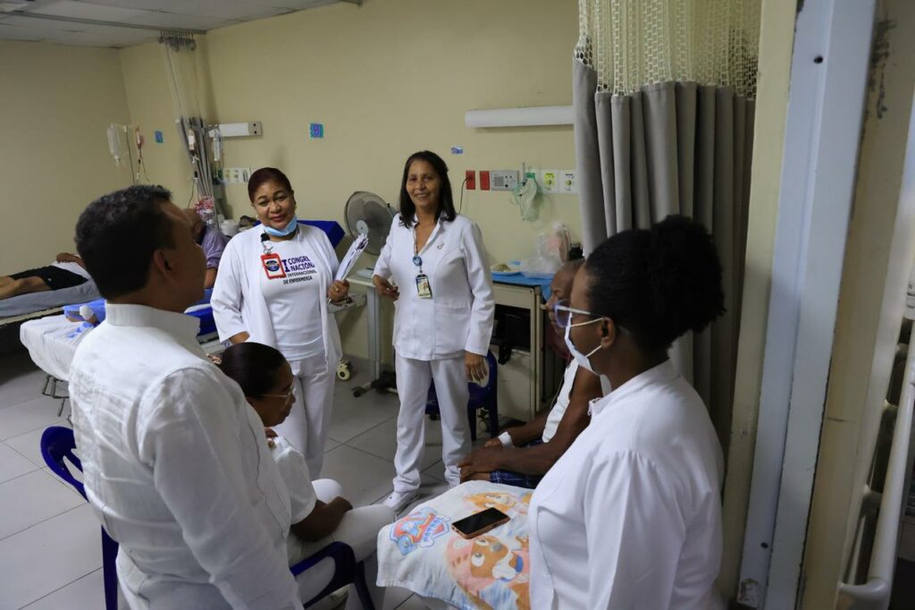 Director del SNS, Julio Landrón, visitó Hospital Vinicio Calventi para constatar las condiciones del remozamiento en que se encuentra el centro.