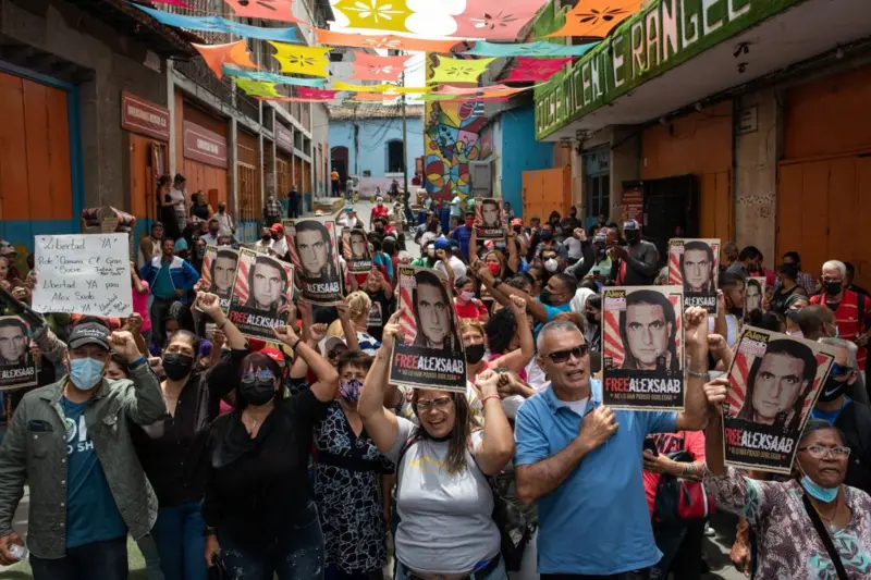 El gobierno de Venezuela extradita a EE.UU. al empresario colombiano Alex Saab, aliado y supuesto testaferro de Nicolás Maduro