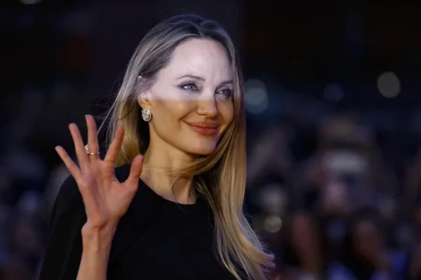 Fotografía de archivo de la actriz estadounidense Angelina Jolie en el Festival de Cine de Roma, en Roma, Italia.