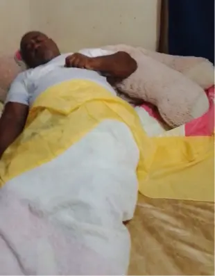 El afectado presentó dolor moderado en el cuello por compresión manual y lesiones traumáticas en una pierna ocasionadas por escopeta.