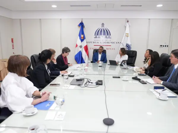 El ministro Joel Santos encabeza la reunión con la delegación oficial de la República Federal de Alemania.