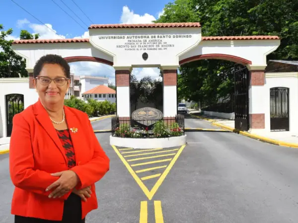 Entrada de la UASD