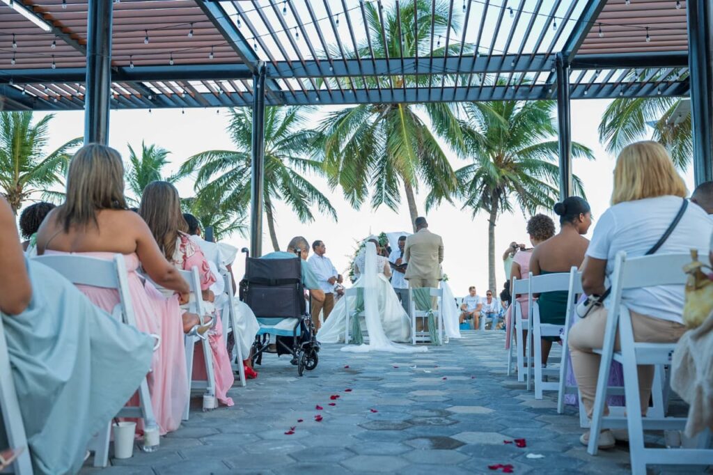 Sí, acepto… en el Malecón: bodas convierten el litoral en el nuevo escenario del amor en Santo Domingo