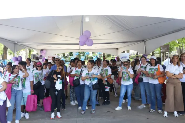 Este domingo, la Fundación Dominicana de Enfermedades Inflamatorias Intestinales (Fundeii) realizó una caminata con los pacientes en el Parque Iberoamericano.