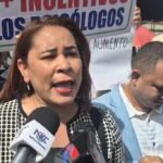 Farmacéuticos de Farmacias del Pueblo realizan paro en demanda de mejoras salariales