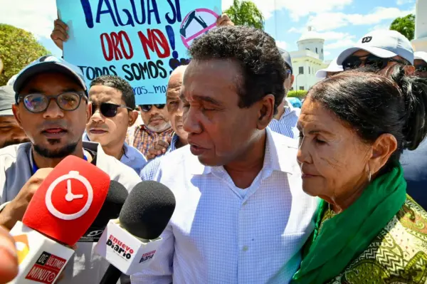 Felix-Bautista-se-suma-a-marcha-contra-proyecto-minero-en-San-Juan-y-pide-a-Abinader-frenar-iniciativa-5