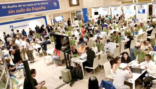Unas 6,000 personas se inscribieron en el evento, donde se ofertaron más de 5,000 unidades.