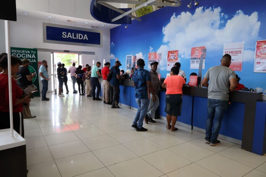 Filas en tiendas por electrodoméstico