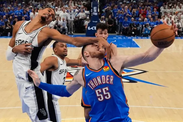 APTOPIX Spurs Thunder Basketball