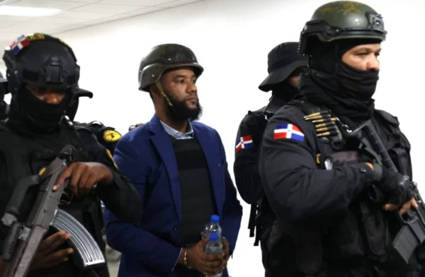 Fiscal Aurelio Valdez Alcántara, es imputado presuntamente de haber recibido un soborno 10 mil dolares