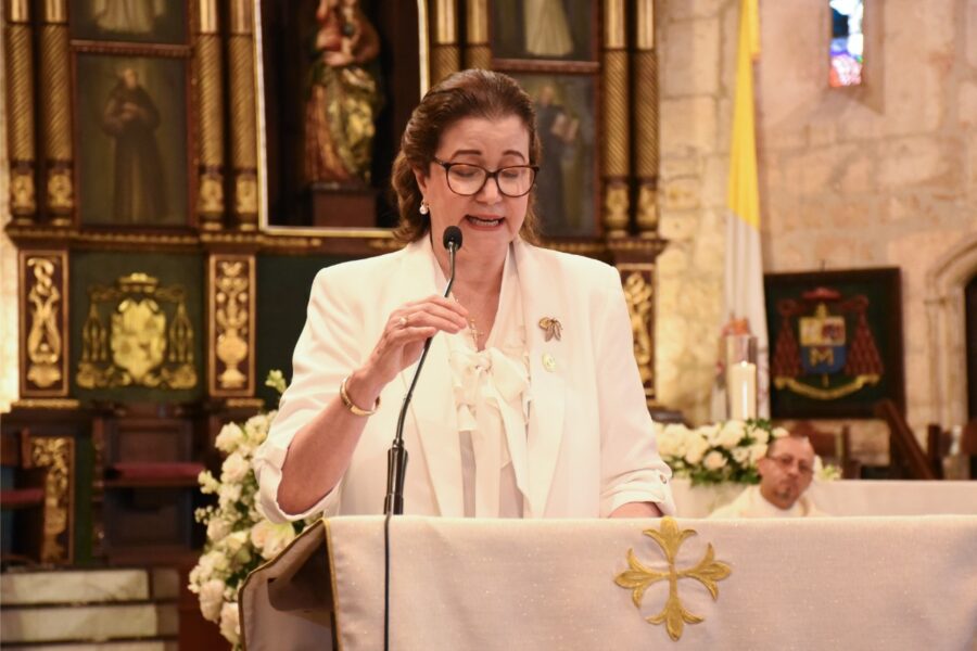 Foto doña Aura Celesta Fernández Rodríguez misa Catedral 2026 (1)