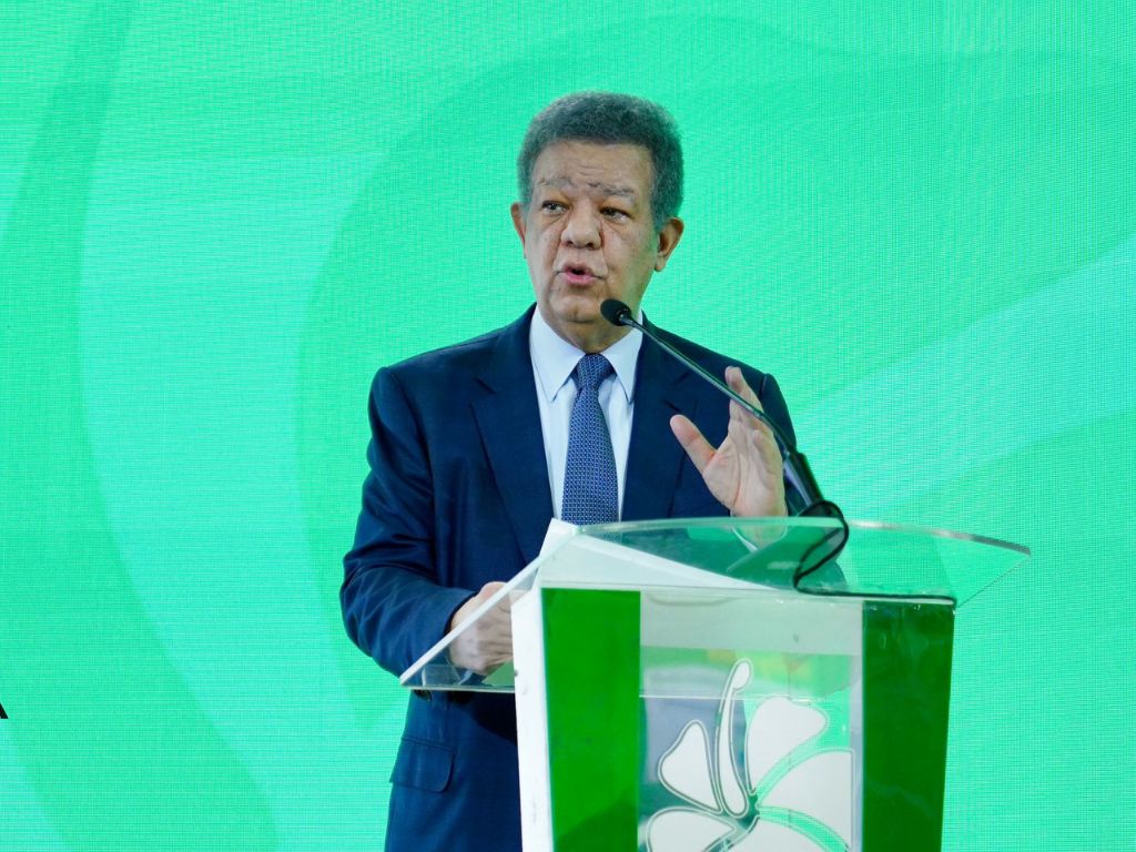 Leonel reanuda La Voz del Pueblo y arremete contra el Gobierno