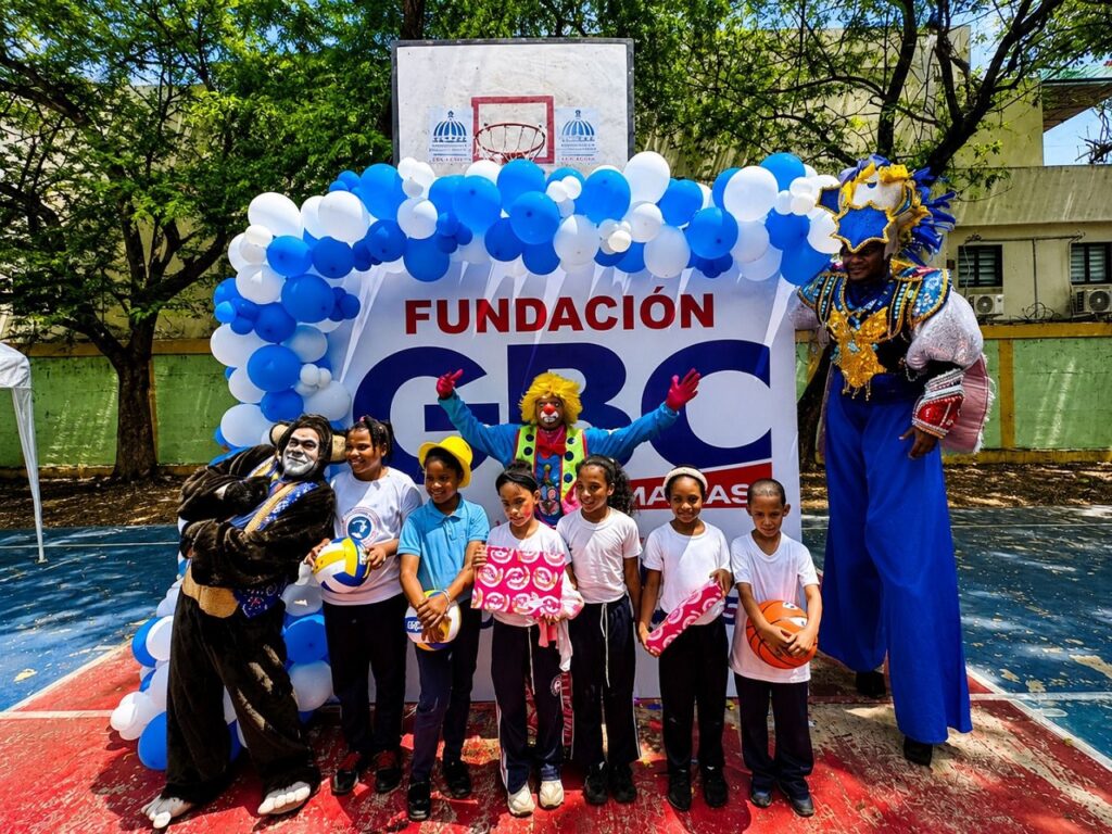 Fundación GBC lleva sonrisas y reconocimientos a niños de la Escuela Madame Germaine