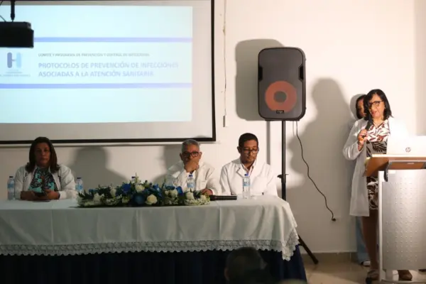 Hospital Infantil Robert Reid Cabral implementa cuatro protocolos de prevención contra infecciones hospitalarias para reducir riesgos en pacientes pediátricos. José de León.