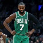 Jaylen Brown, multado con $50.000 dólares por criticar a los árbitros