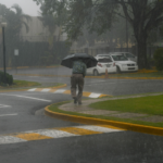 Fuertes lluvias provocan inundaciones en el Gran Santo Domingo; COE eleva niveles de alerta