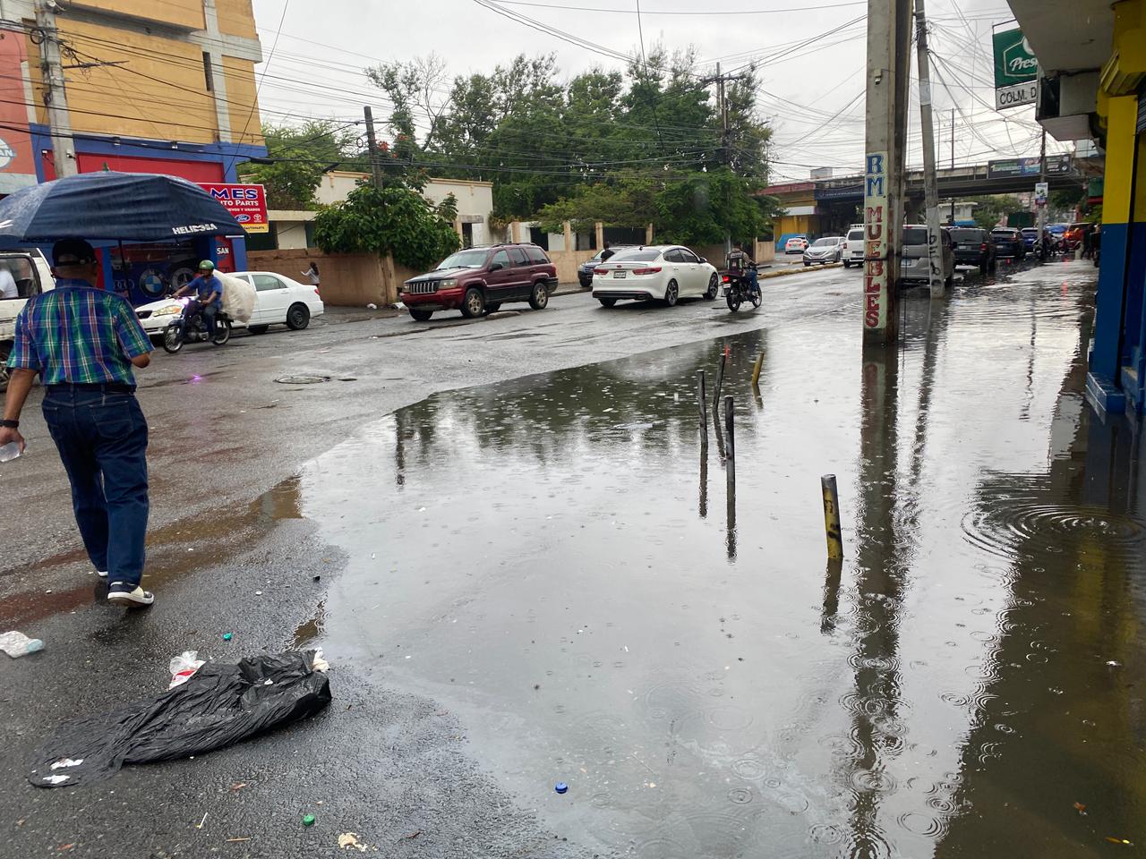 Inundaciones en RD dejan comunidades aisladas