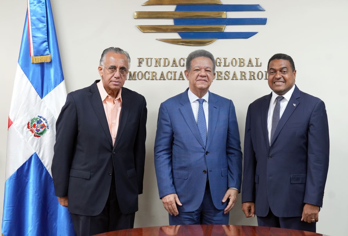 Leonel Fernández exhorta población apoyar juegos Santo Domingo 2026