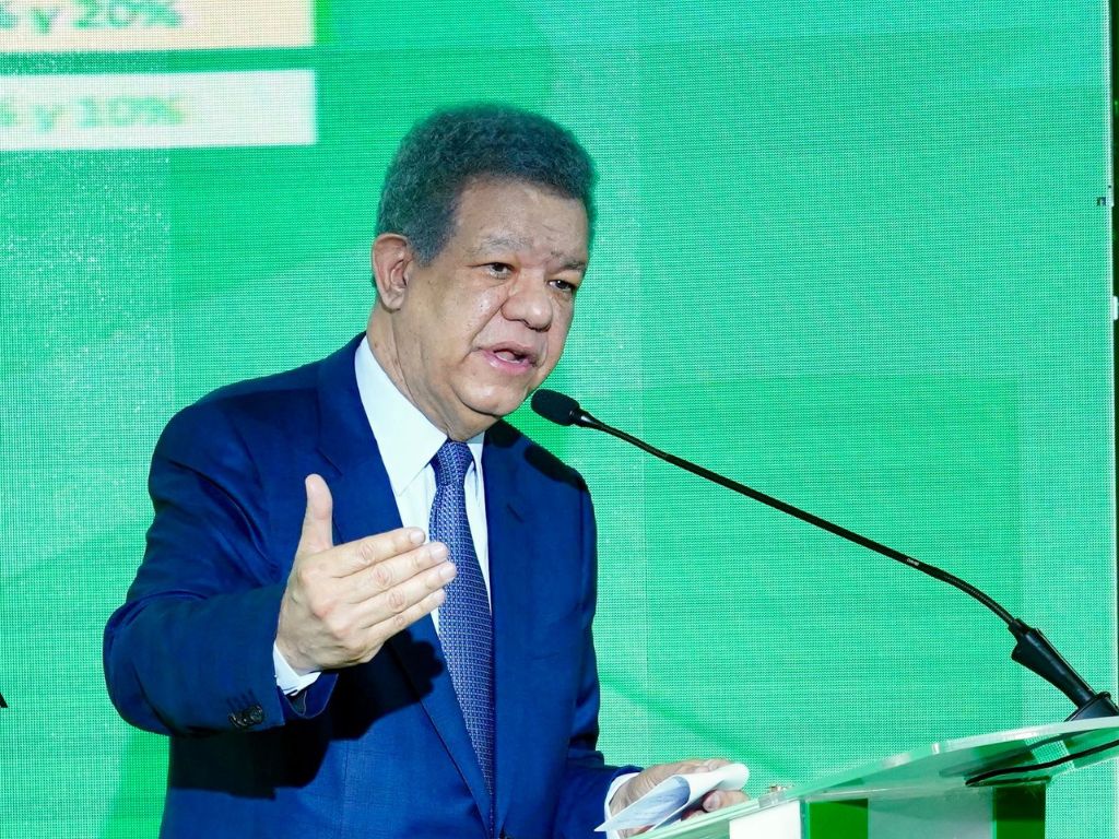 Leonel reanuda La Voz del Pueblo y arremete contra el Gobierno