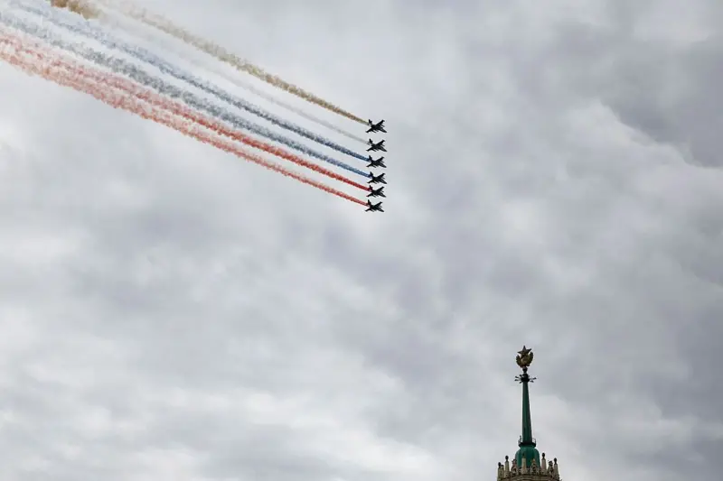 Putin justifica la guerra en Ucrania durante un reducido desfile del Día de la Victoria