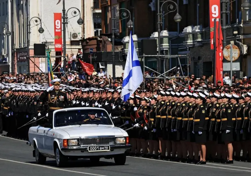 Putin justifica la guerra en Ucrania durante un reducido desfile del Día de la Victoria
