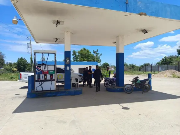 MICM y CECCOM cierran estación de combustible. 2.