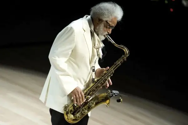 Fotografía de archivo del saxofonista estadounidense Sonny Rollins durante un concierto en Budapest, Hungría.