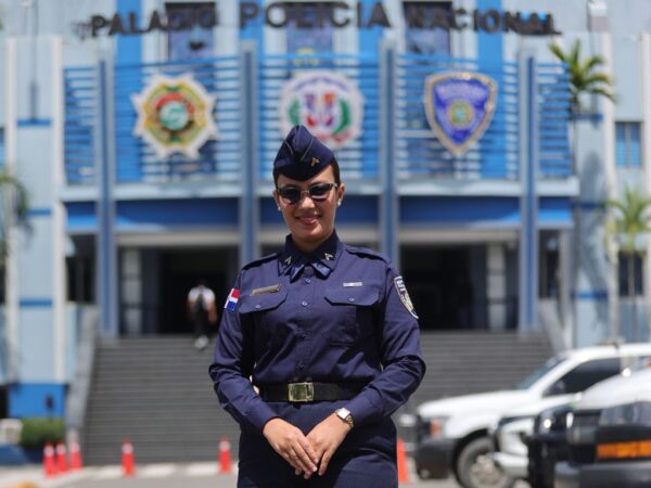 Dahiana Contrera, cabo de la Policía Nacional y madre de dos niños./ Foto Eliezer Tapia.