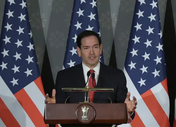 Fotografía del secretario de Estado de Estados Unidos, Marco Rubio, en una conferencia de prensa en Nueva Delhi (India).