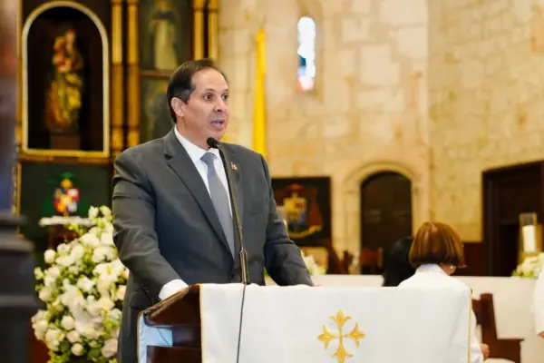 Ministro de Salud, Víctor Atallah, informó el nombramiento fijo de más de 1,000 enfermeras que trabajaban por contrato.