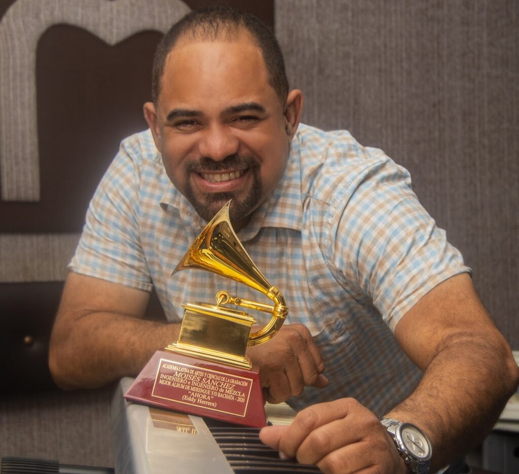 Los Omares graban para YouTuve videos en vivo de las canciones del álbum “Vida”