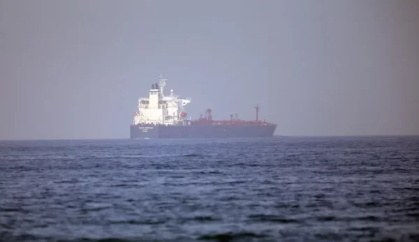 Imagen de archivo de un buque cisterna frente a la costa de Fujairah, Emiratos Árabes Unidos.