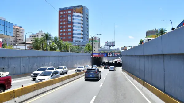 Paso a desnivel de la avenida 27 de Febrero con Tiradentes