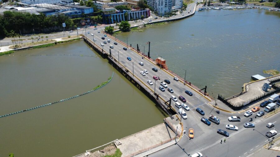 Puente flotante