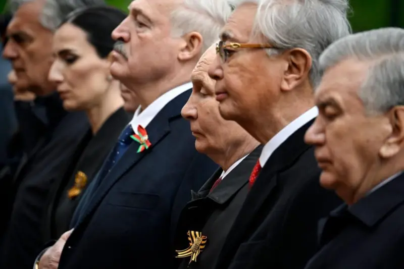 Putin justifica la guerra en Ucrania durante un reducido desfile del Día de la Victoria