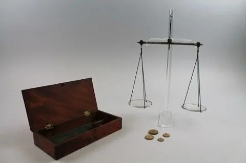 Un golpe de suerte: cómo un desconocido farmacéutico británico inventó por casualidad los fósforos de madera hace 200 años
