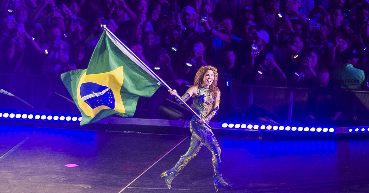 Shakira menciona a República Dominicana en concierto ante dos millones de personas en Brasil