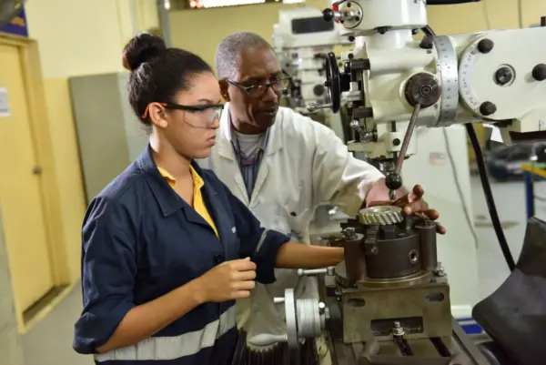 Taller de mecanica Industrial del Infotep (5)