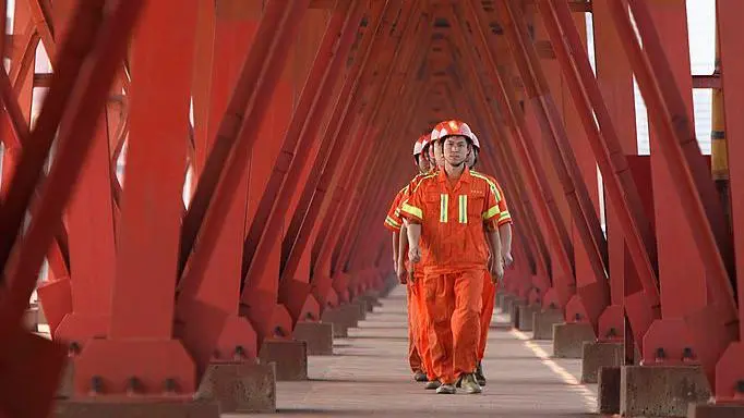 Qué son las "refinerías teteras" de China y cómo están amortiguando la crisis petrolera por la guerra en Irán