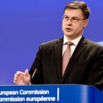 Bruselas critica la exención de EE.UU. al crudo ruso: “No es momento de aliviar la presión"