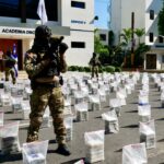 Ocho arrestados por cargamento de 1,670 paquetes de cocaína en Pedernales