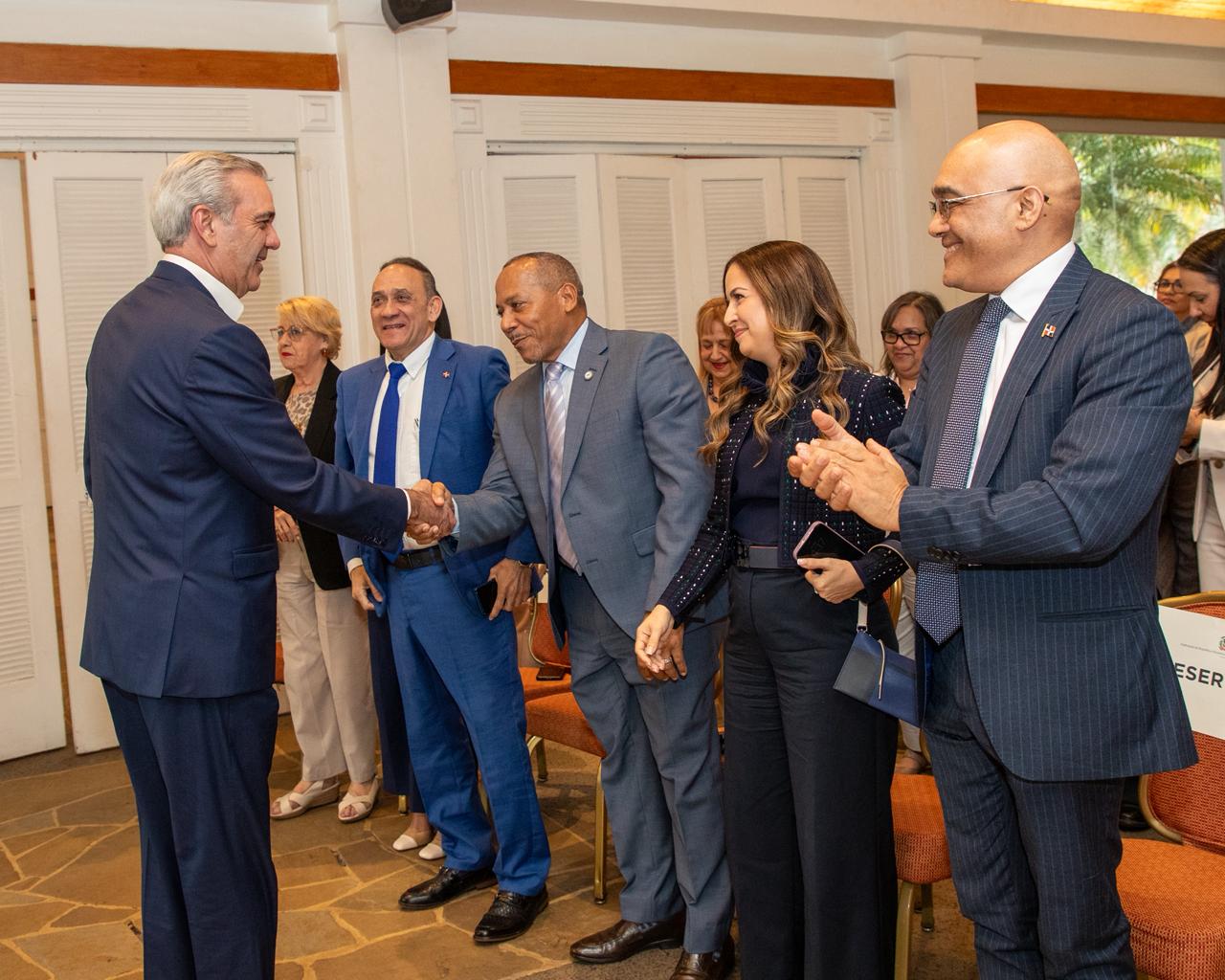 Presidente Abinader se reúne con la diáspora dominicana en Costa Rica