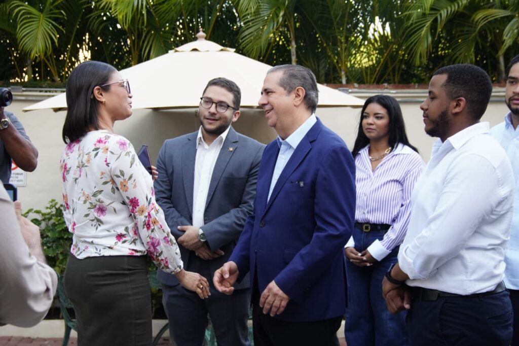 Francisco Javier perfila las características del candidato que ganará las elecciones del 2028