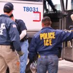Nueva York será inundada de agentes de inmigración si la NYPD no coopera con ICE, advierte zar de la frontera