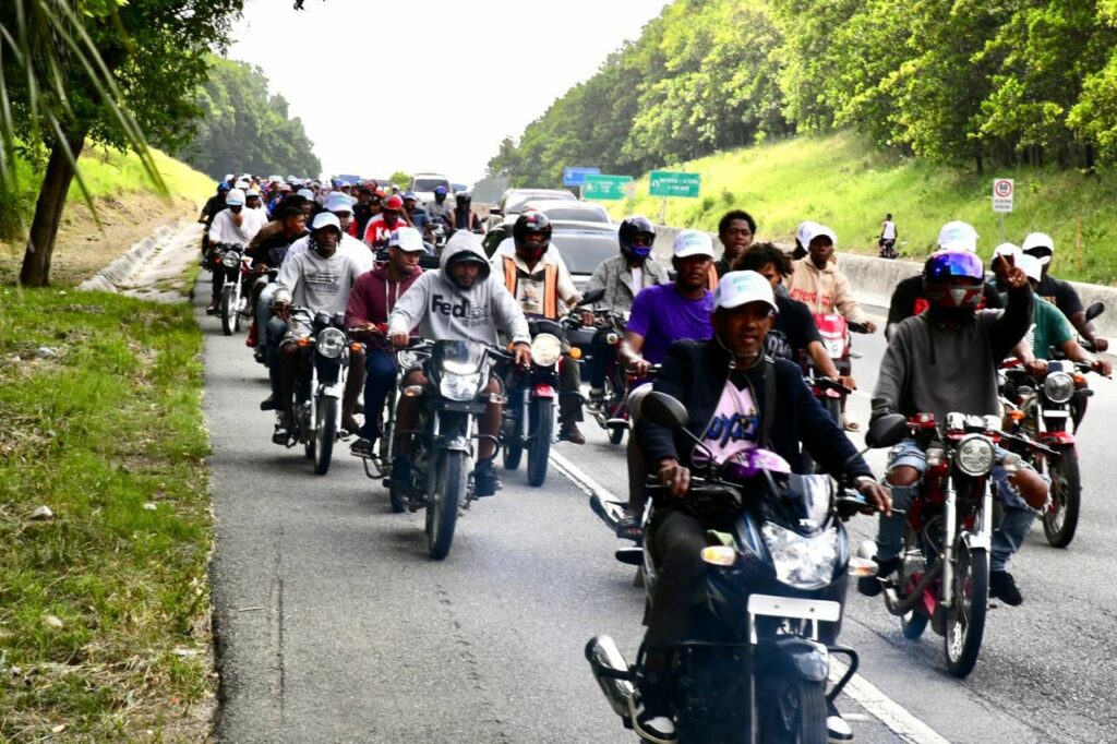 Policía Nacional arremete con bombas lacrimógenas contra marcha pacífica en respaldo a planta de residuos sólidos y bloquea acceso a La Cuaba