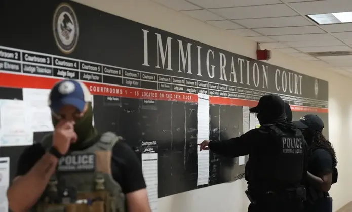 Dominicanos NYC aplauden juez federal haya prohibido ICE detener personas acudan a citas en edificios inmigración