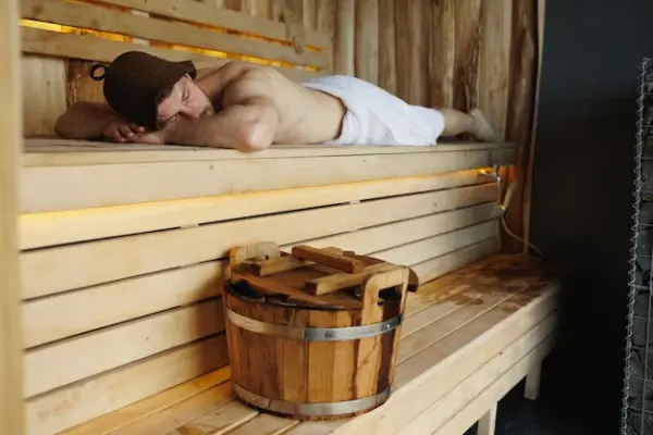 El calor del sauna puede reducir temporalmente el conteo de esperma en algunos hombres