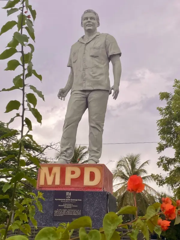 Busto en honor a Maximiliano Gómez (El Moreno)