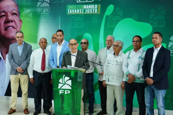 El secretario de Obras Públicas de la FP, Mariano Germán, durante una rueda de prensa